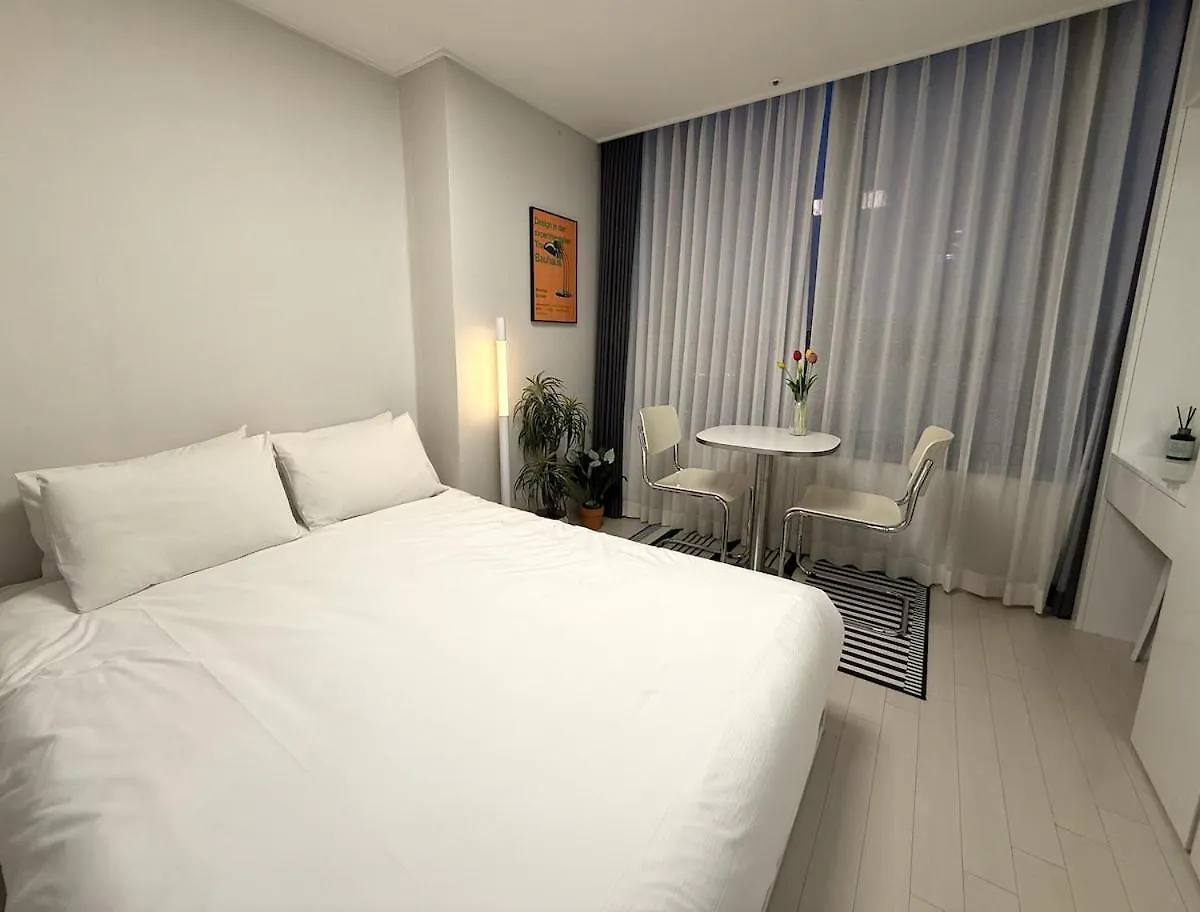 Apartment Songdo Sensory Stay # Couple Trip # View Restaurant # Free Parking # Hotel Bedding # Netflix Incheon