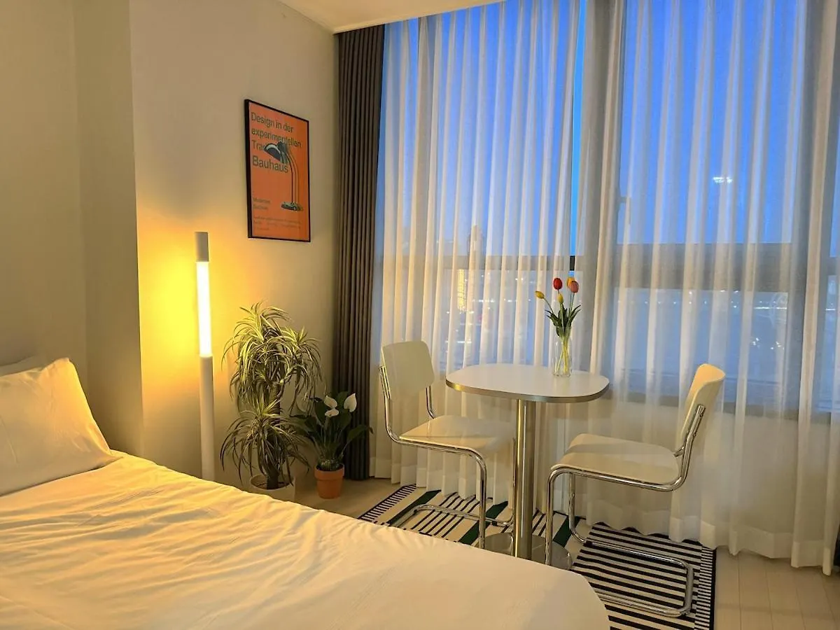 Apartment Songdo Sensory Stay # Couple Trip # View Restaurant # Free Parking # Hotel Bedding # Netflix Incheon